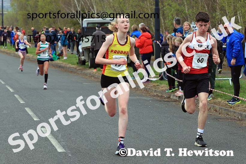 Boys and Girls under-15s, 2025 Elswick Harriers Good Friday Road Relays, Newburn, Newcastle upon Tyne. Photo: David T. Hewitson/Sports for All Pics